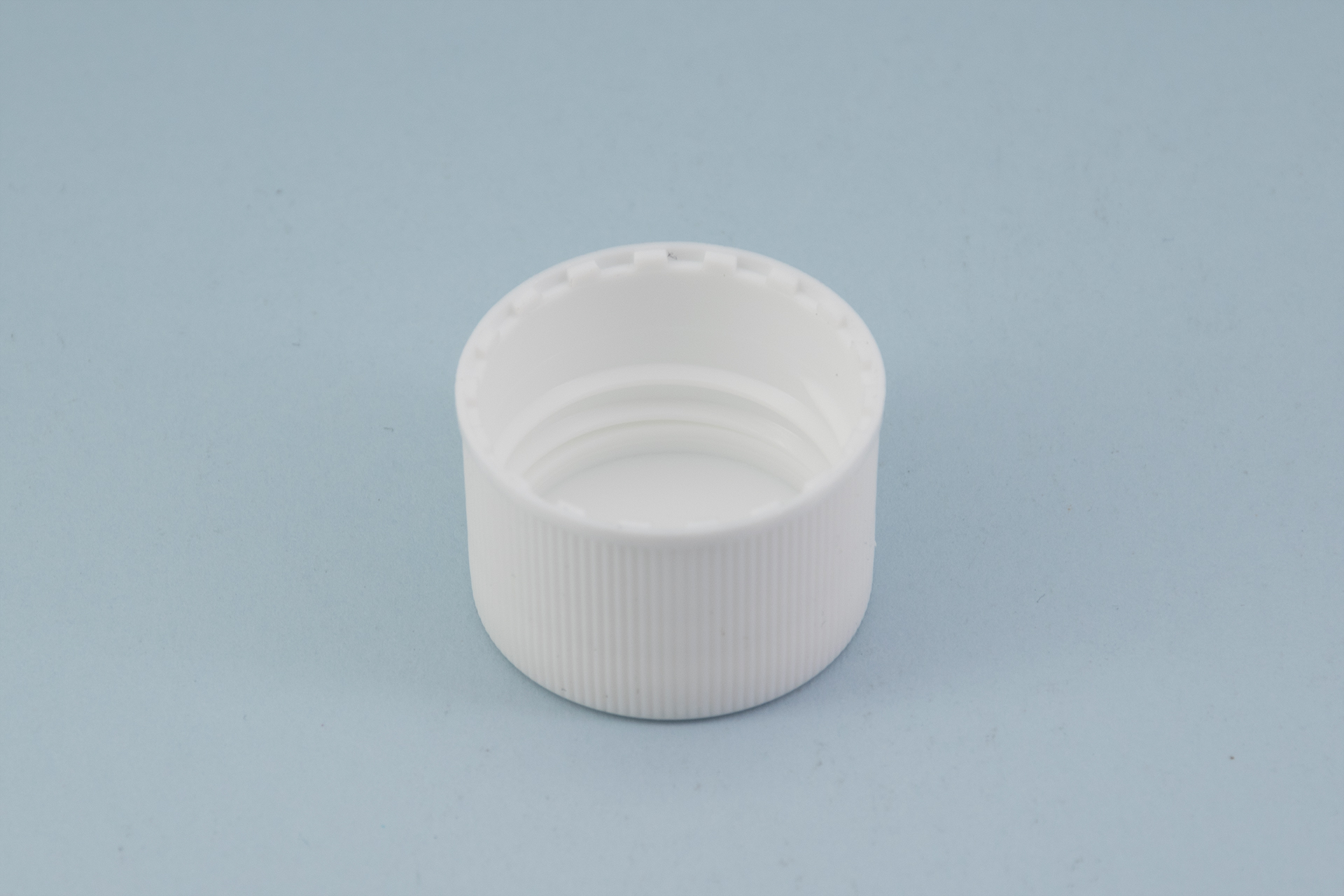 24/410 White Ribbed Screw Cap