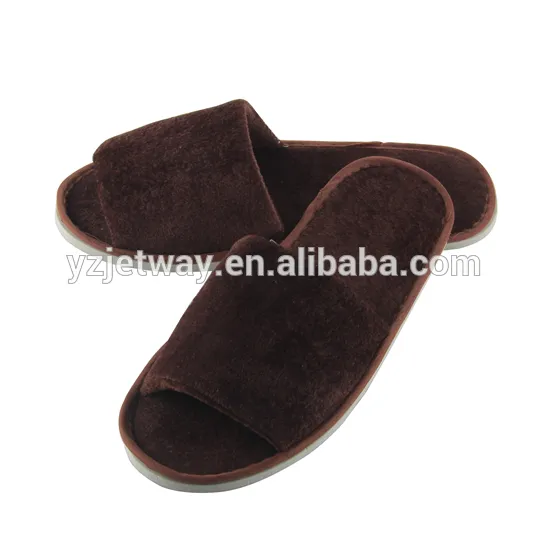 hotel slipper with embroideried customized logo
