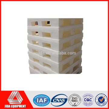 white plastic heavy duty stackable pallet