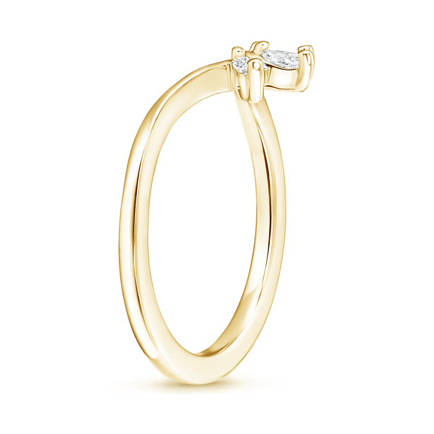 Anggulo sa gilid ng curved tiara diamond band na nagdedetalye sa secure na V-prong settings