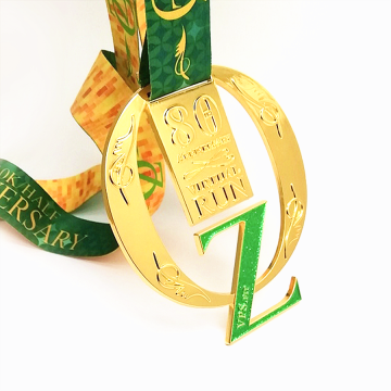 Gold Jubiläum Virtual Run Glitter Medaille