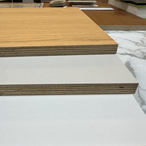 Kabinet Dapur Berlapis Material 18mm Bersalut Putih