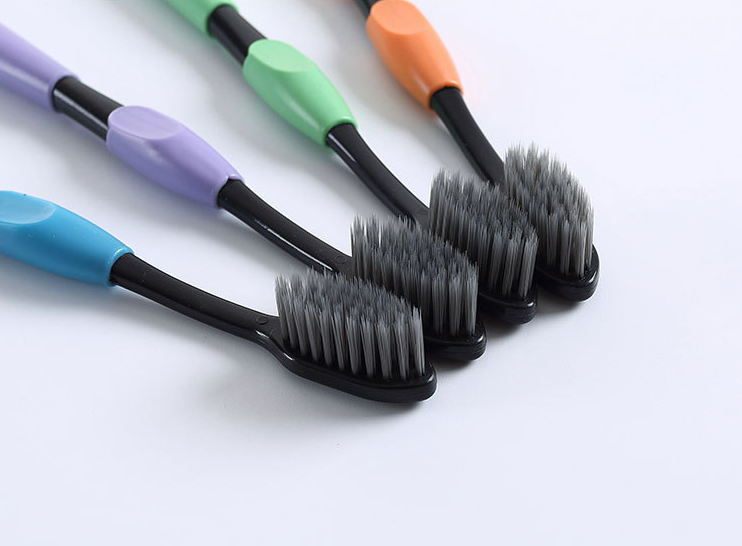 Three colours toothbrush handlel injection molding machine