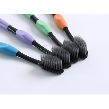 Литьевая машина с ручкой зубной щетки трех цветов
