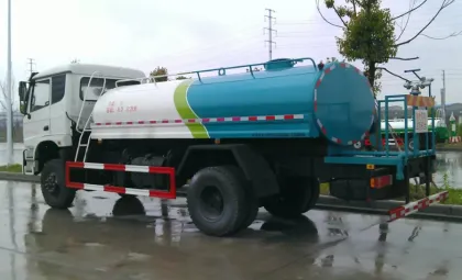 Dongfeng 4x4 all terrain water tank truck