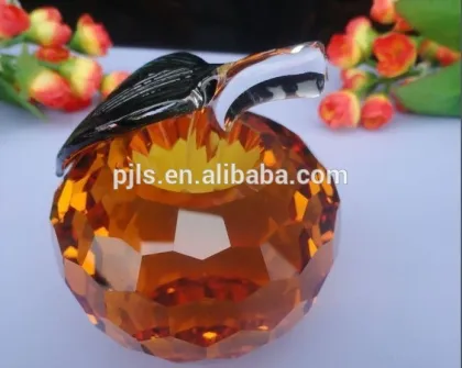 Beautiful Diamond Crystal Apple With Green Leaf/Glass Apple Paperweight