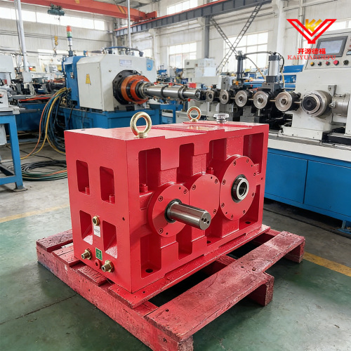 Красный резиновый экструзионный редуктор с двойным выходом