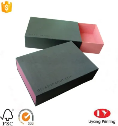 Custom T-shirt paper packaging box