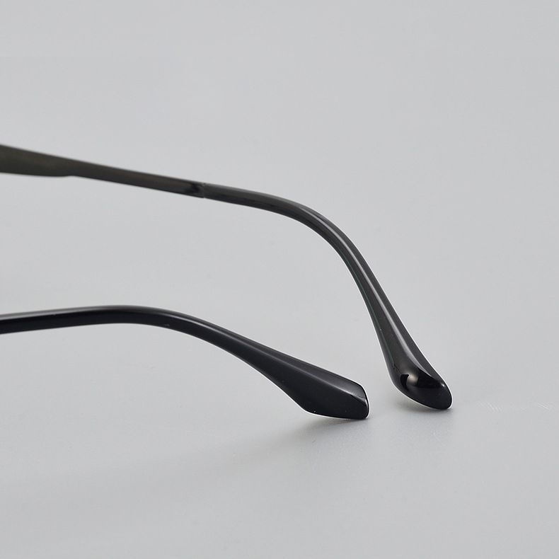 Lightweight Titanium Eyeglasses