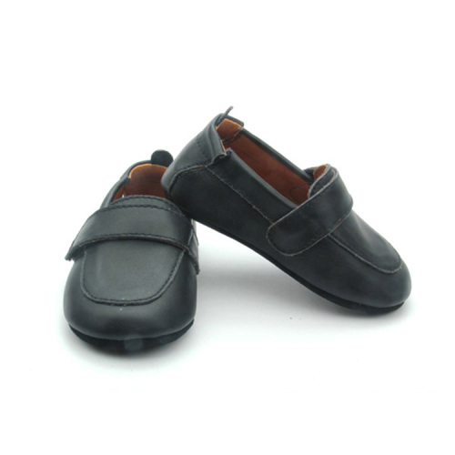 Schwarze elegante rutschfeste Baby-Bootsschuhe