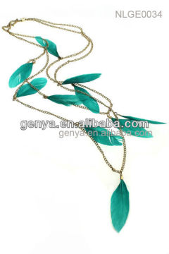 Distinctive and fashion blue feather necklace