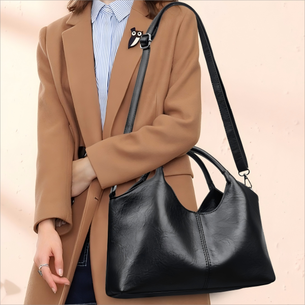 Lady's simple and versatile handbag