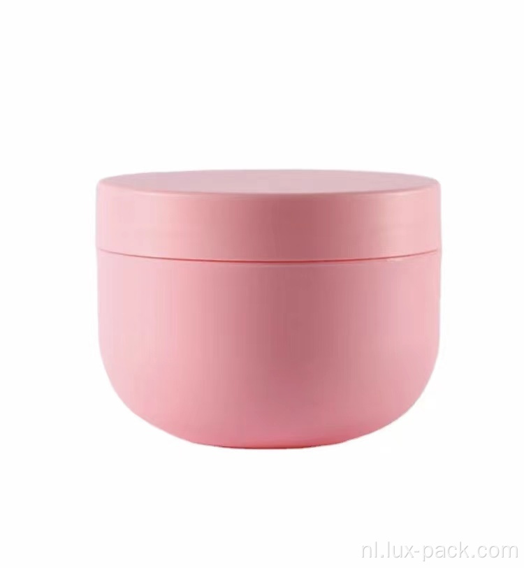 Lege cosmetische roze plastic gevormde crèmekleurige gezichtskom