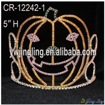 Corona del día de fiesta desfile Halloween calabaza