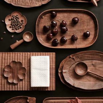 Natural Wood-Themed Dinnerware with Unique Floral Designs