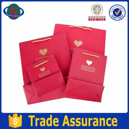 Valentine 's Day White and red gift bags
