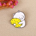 Kartun logam buku kucing enamel pin aksesori pakaian