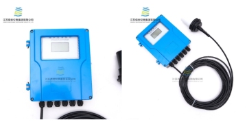 Split ultrasonic level gauge flowmeter