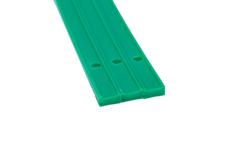 Plastic wear-resistant strip