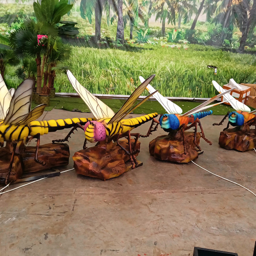 Realistic animatronic giant dragonfly