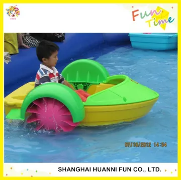 Interesting water park game plastic paddle boat made in china