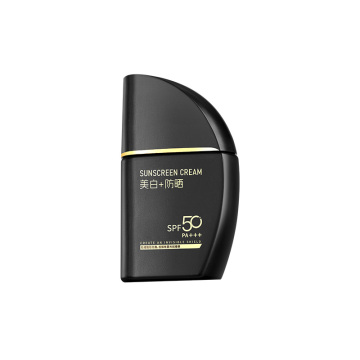 Non-Greasy SPF50+++ Sunscreen for All-Day Refreshing Defense