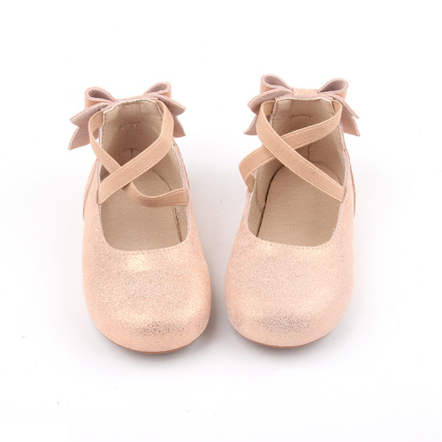 Zapatos Mary Jane de piel brillante para niñas pequeñas