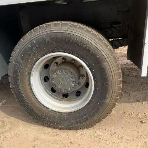 Caminhão basculante de caixa SINOTRUK HOWO 4x2