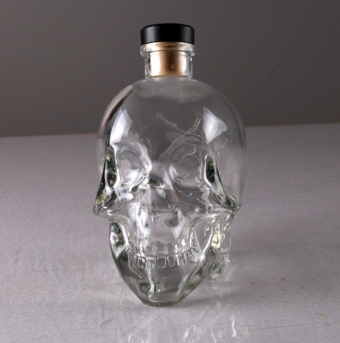 700ml Glasflasche Skull Vodka