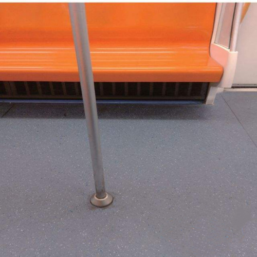 Piso de ônibus cinza esmeril