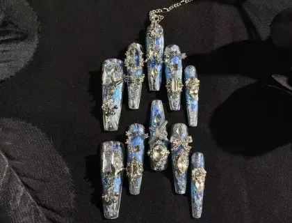 **Libra** Stiletto Blue with Silver Chains