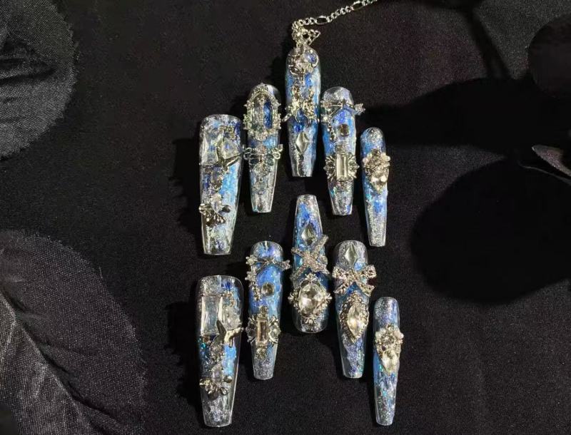 **Libra** Stiletto Blue with Silver Chains