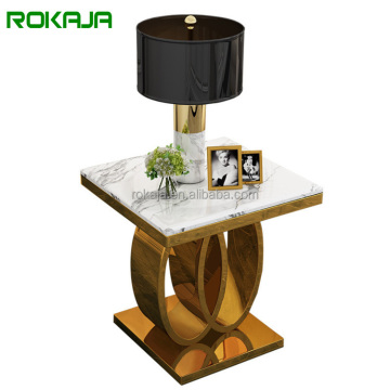 Moderne luxe gouden roestvrijstalen hoektafel met marmeren bovenkant