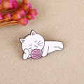 Kartun logam buku kucing enamel pin aksesori pakaian