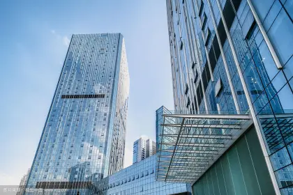 Electrophoretic powder coatings for building curtain wall