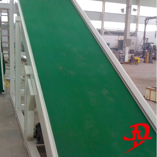 Línea transportadora de correa inclinada eficiente para uso industrial