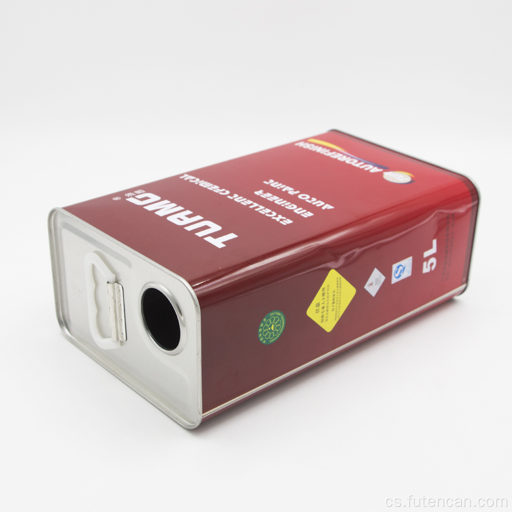 Prázdná plechová plechovka s barvou auta