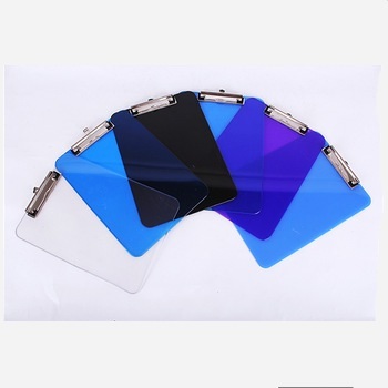 AbordableCustomPlasticClipboard.com: Votre guichet unique pour des tableaux à feu de haute qualité et personnalisables à bas prix