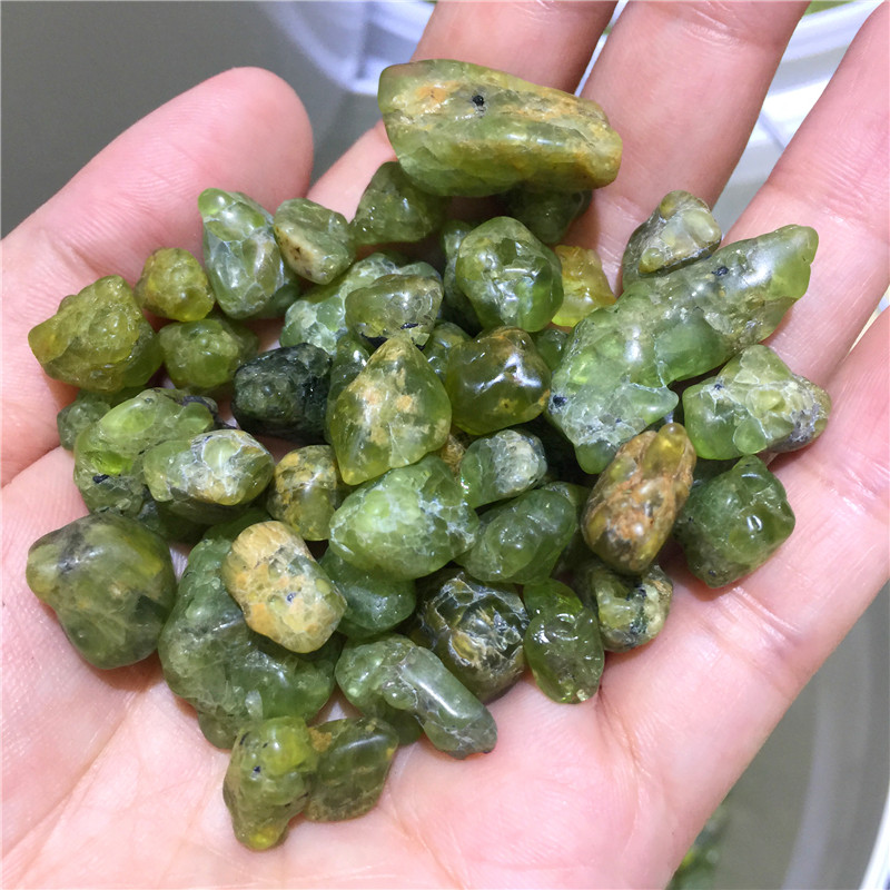 100g Natural Stone Olivine Rock Crystal Tumbled Stone Green Crystal Healing Specimen Minerals Home Desk Aquarium Decoration