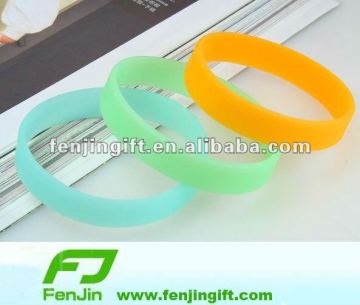 glow in the dark silicone bracelets
