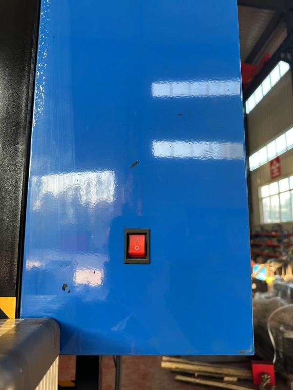 A flat bridge punching machine