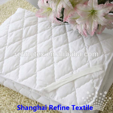 Hotel/hospital mattress protector