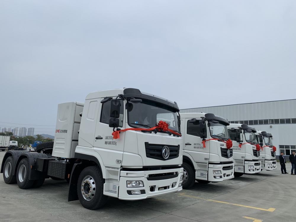 بيع الساخنة Dongfeng 420HP EURO 3 20-40 TON 6X4 TRACTORS TRACK