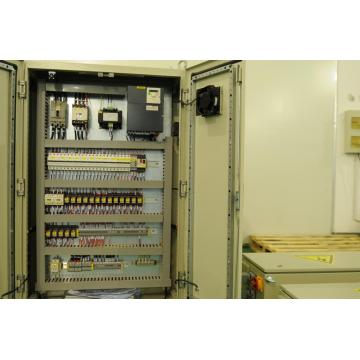 Gabinete de control eléctrico de la grúa