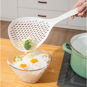 Lange handvat grote keuken plastic lepel met noedel vergiet voor afvoerfiltering