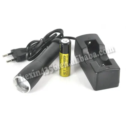 Outdoor Self-defense Bat-Type Flashlight T6 Flashing Bat Flashlight Zoomable