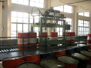 Pail filler with 3 heads (Metallic round pail)
