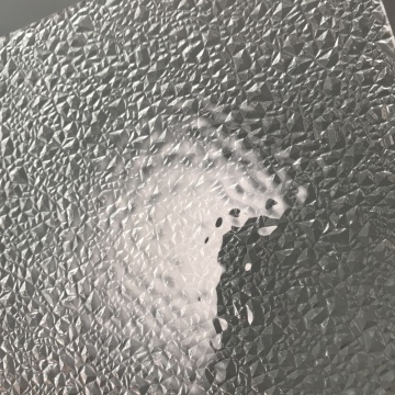 Striped acrylic sheet with crushed ice texture