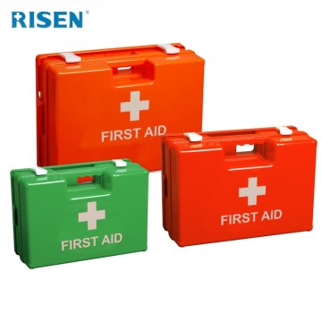 Caja de primeros auxilios de plástico vacía de emergencia en el lugar de trabajo