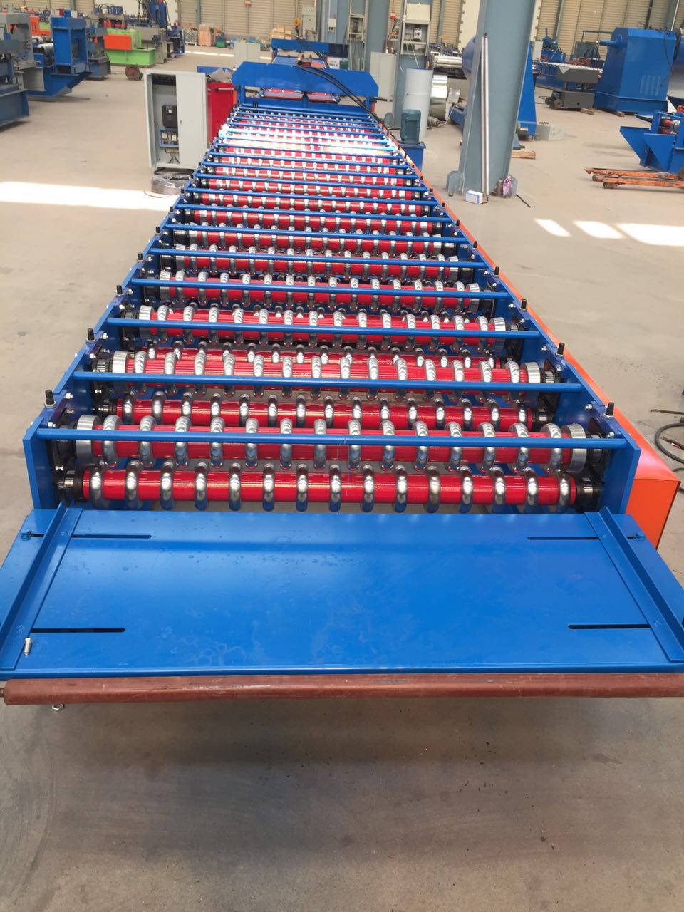 Corrugated roof sheet roll forming machine